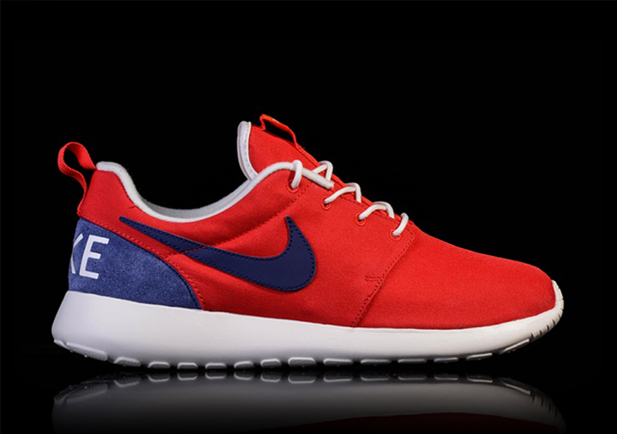 nike roshe run blue red