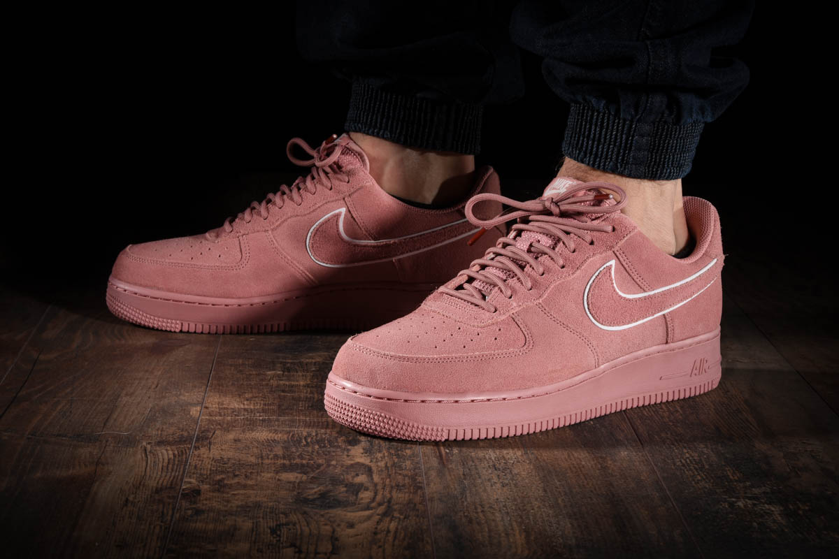 NIKE AIR FORCE 1 '07 LV8 SUEDE RED STARDUST