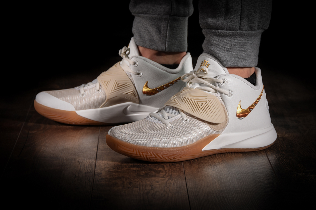 NIKE KYRIE FLYTRAP III WHITE METALLIC GOLD