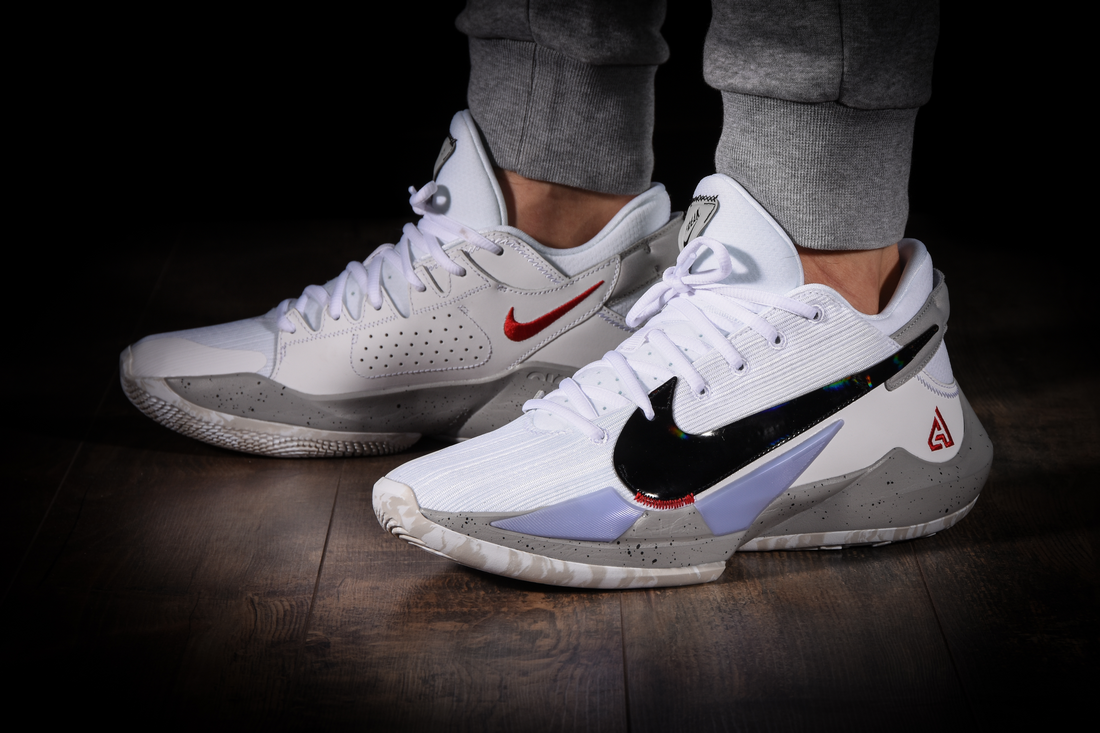 Giannis zoom top