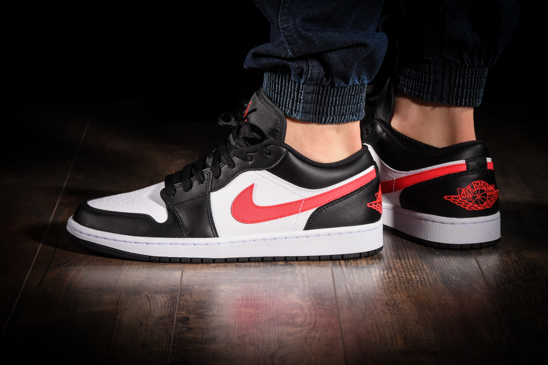 jordan 1 low black siren red w