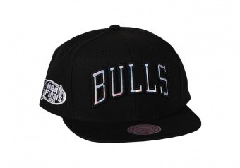 MITCHELL & NESS IRIDESCENT WORDMARK SNAPBACK HWC CHICAGO BULLS