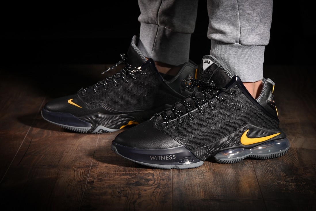 NIKE LEBRON 19 LOW BLACK UNIVERSITY GOLD